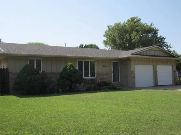 203 Brome Grass Cir, Inman, KS 67546