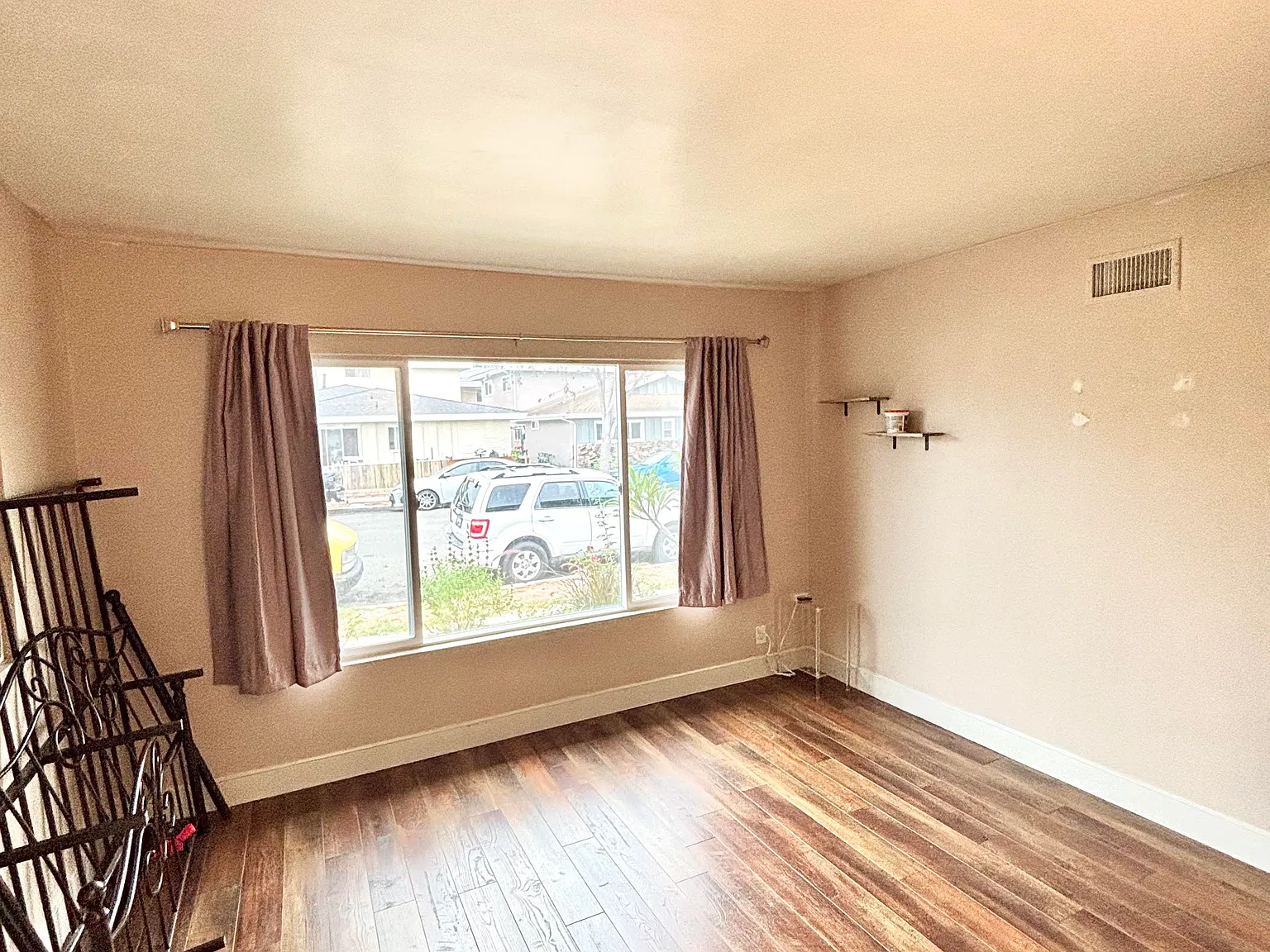 3 bed, 1400 sqft, $1,350 — Photo 3