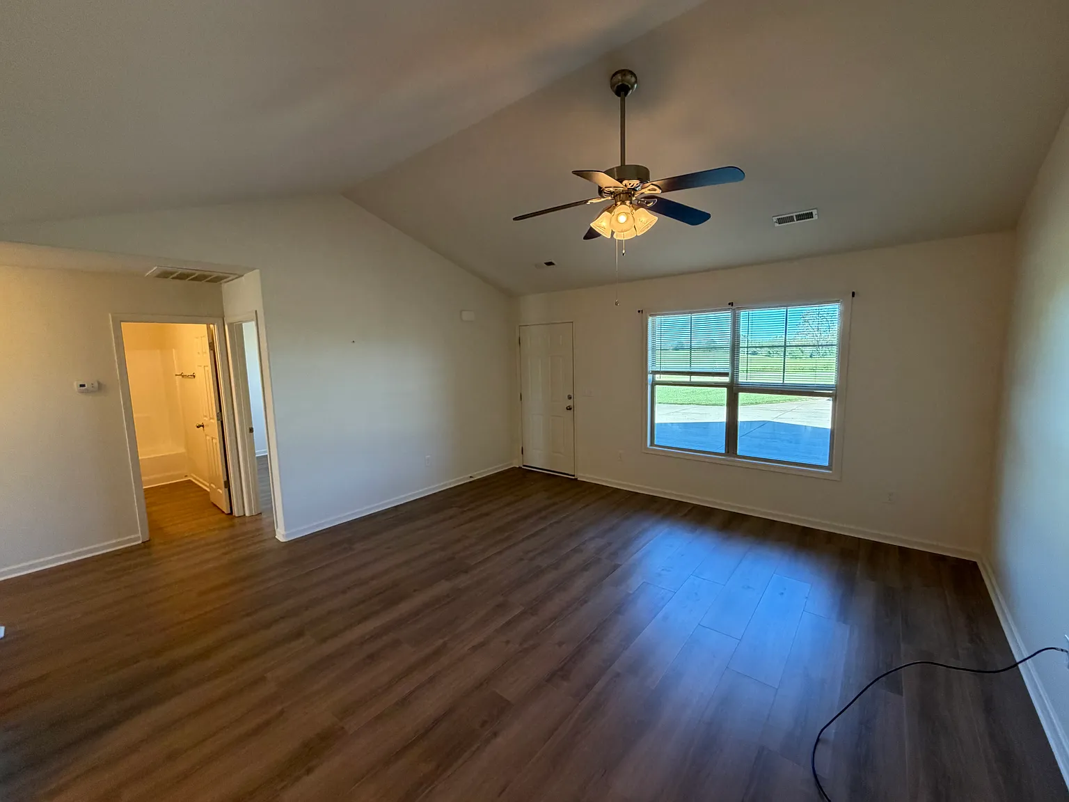 3 bed, 1281 sqft, $1,295 — Photo 3