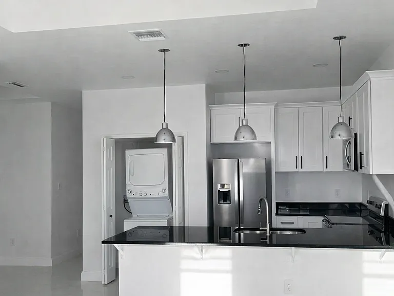 1112 Gilbert Ave S #1 — Photo 4