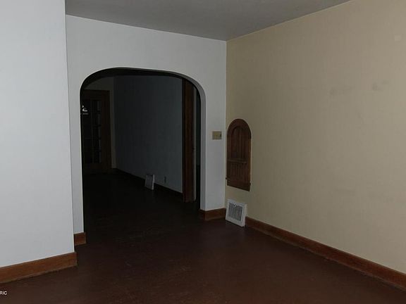 4th image of 393 W Napier Ave