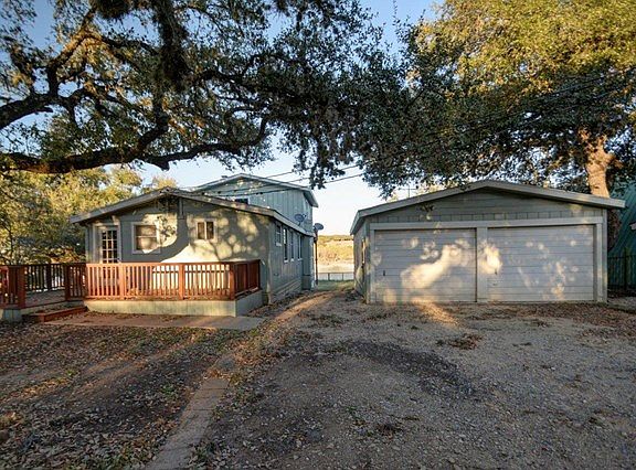 3rd image of 298 Lakeshore Dr N