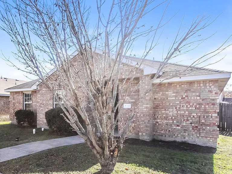 714 Nichols Dr — Photo 3