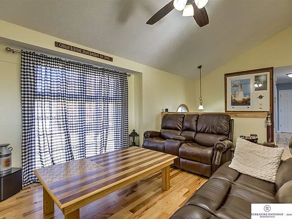 5th image of 13025 Arlington St