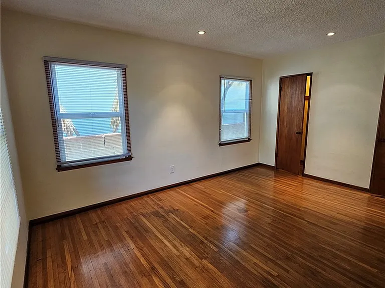 12627 Manor Dr — Photo 21