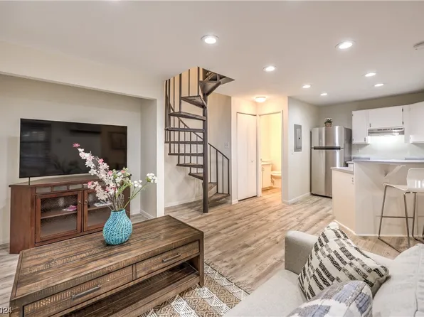 540 Elm Dr Unit 201, Las Vegas, NV 89169