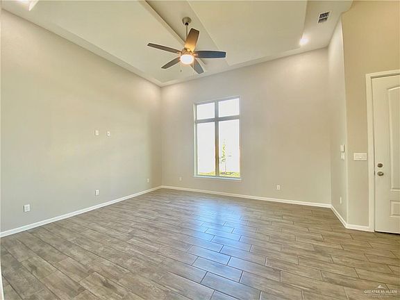 5th image of 609 W Stevenson Ave