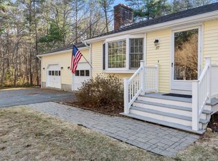 37 Stuart Rd, Rochester, MA 02770