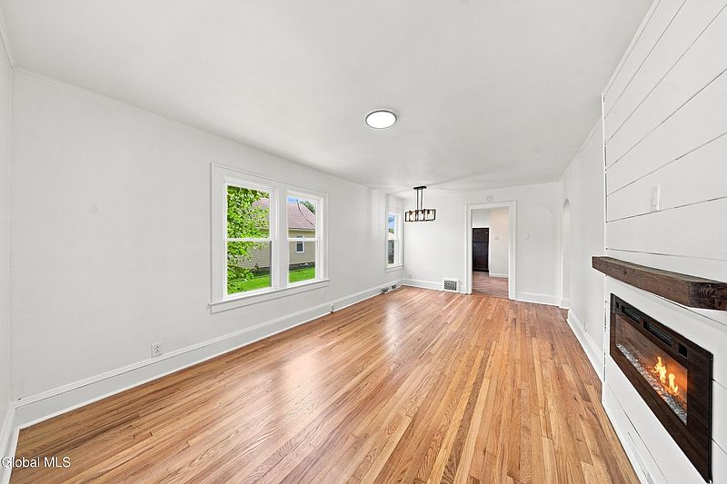 4th image of 383 Vley Road