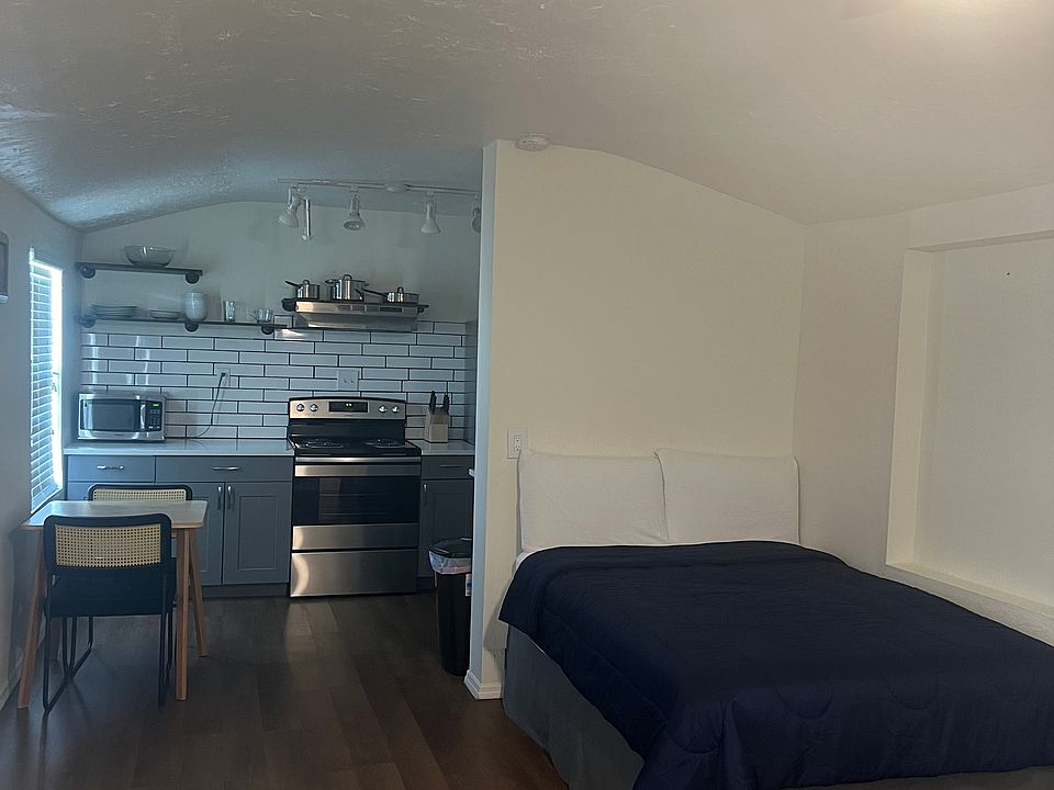 1st image of 3730 5th Ave N #B
