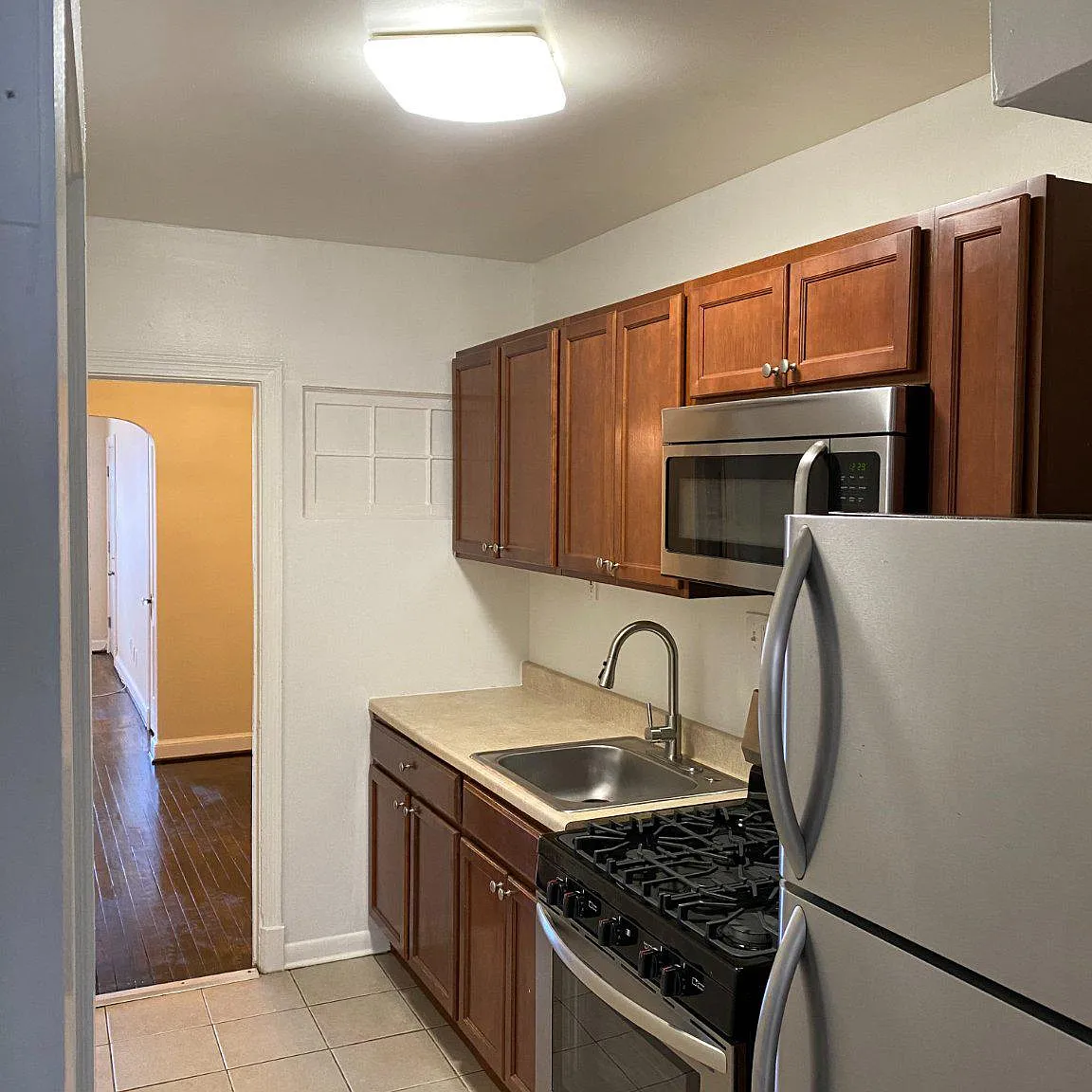 2 bed, 1.0 bath, 825 sqft, $1,400 — Photo 2