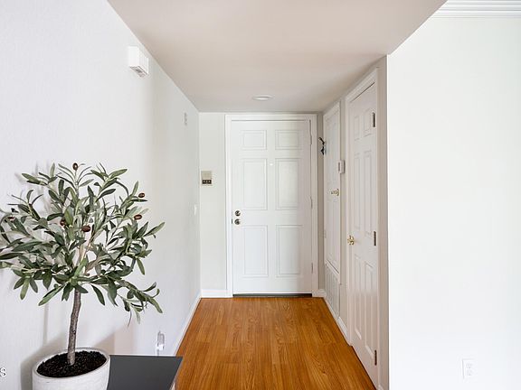 4th image of 811 N Columbus Ave APT 19