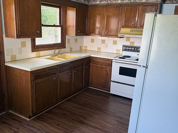 3rd image of 204 Chapel Ridge St #204