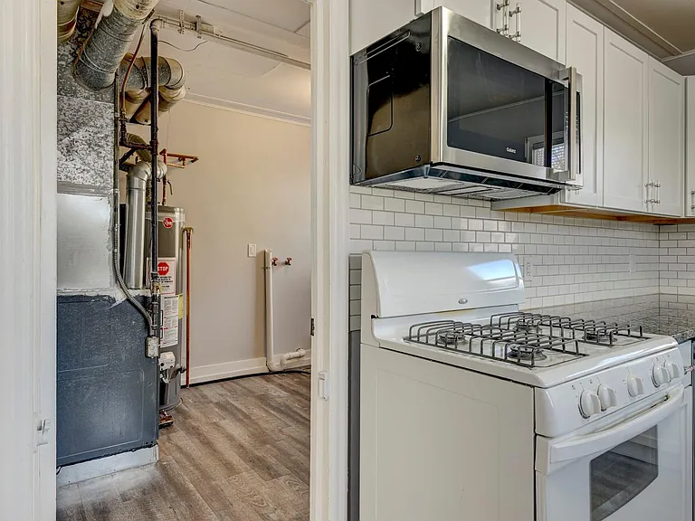 2206 Crawford St — Photo 22