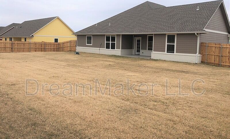 2nd image of 3034 SE 34th St