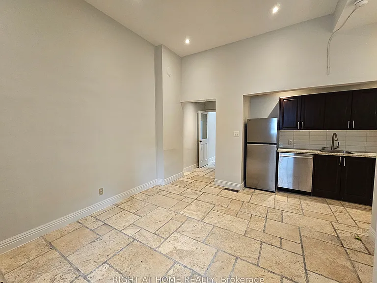 550 Yonge St #2F — Photo 8