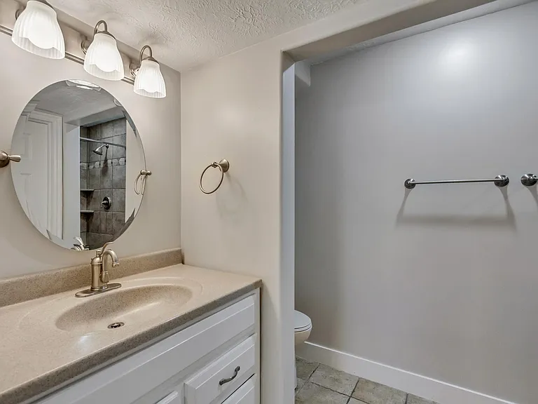 1643 W Wynview Ln — Photo 17