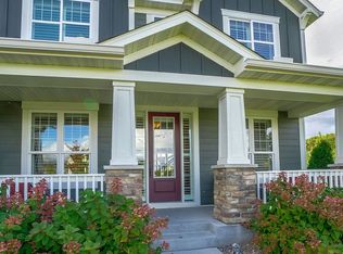 7 Mockingbird Ct, North Oaks, MN 55127