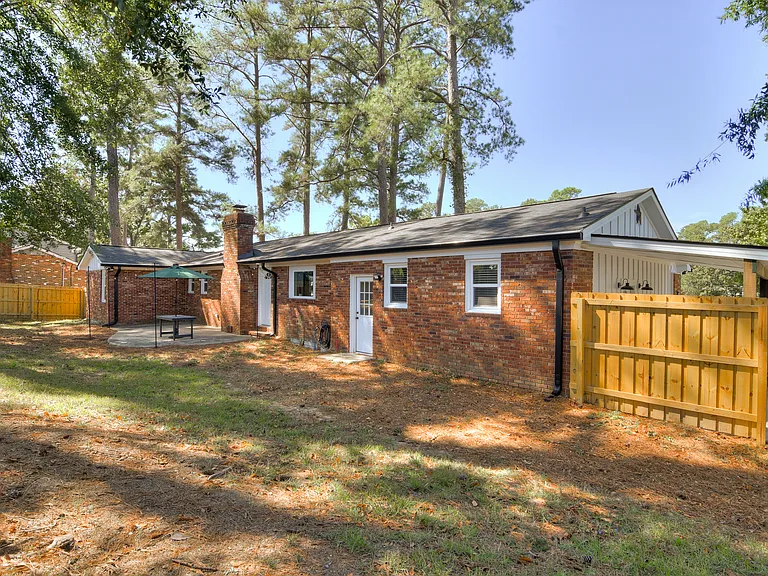 226 Thread Needle Rd E — Photo 37