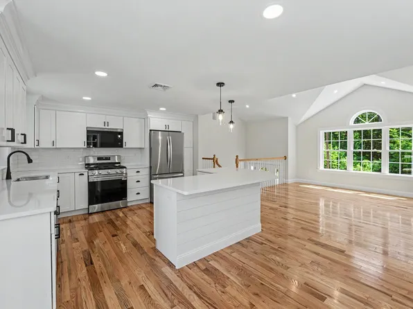 60 Walnut Hill Road, Derry, NH 03038