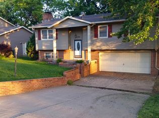 2102 Country Hills Rd, Salina, KS 67401