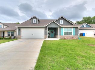 6701 S 22nd Ct, Broken Arrow, OK 74012