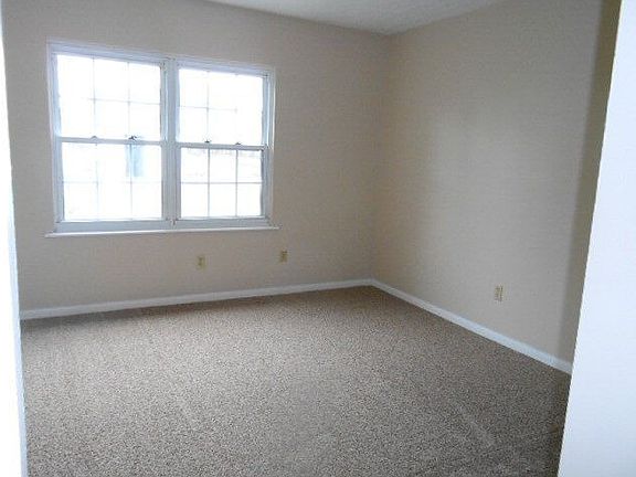 5th image of 606 Franklin Cir