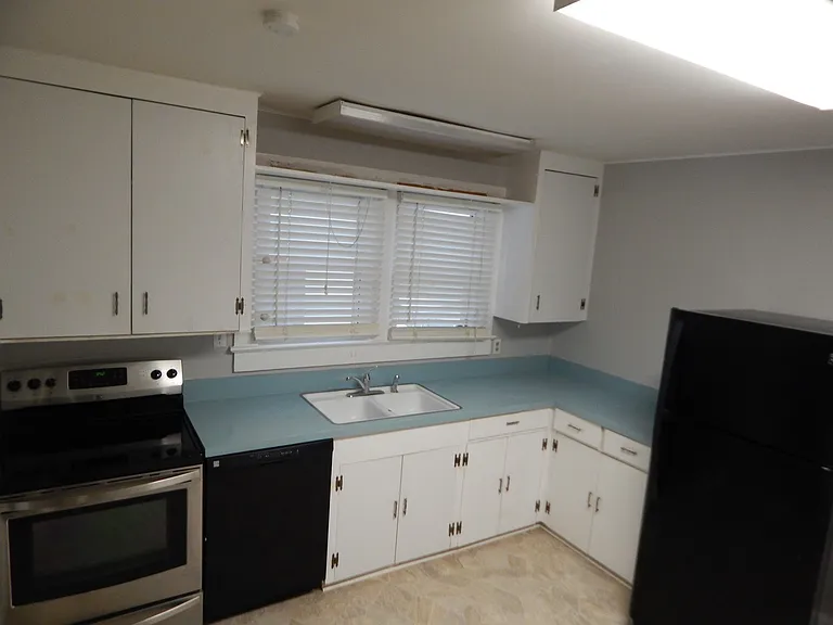 24 W Greensboro St #B — Photo 8