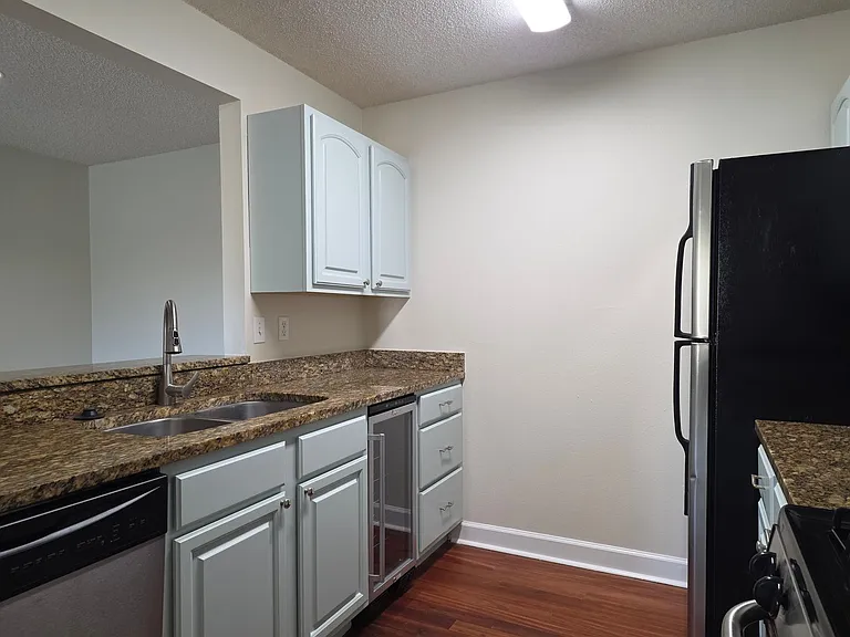 2031 Dixie Belle Dr #I — Photo 11