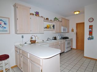 9767 Cambridge Cir, Mokena, IL 60448