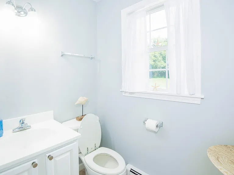 663 Aquidneck Ave — Photo 21