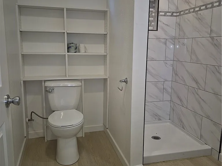 8913 Rathburn Ave — Photo 17