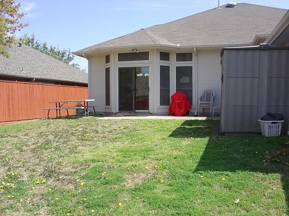 3rd image of 4449 Emerald Dr
