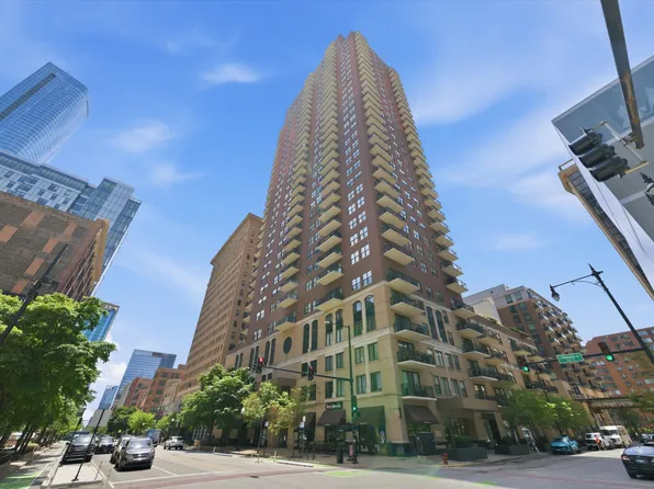 41 E 8th St APT 2901, Chicago, IL 60605