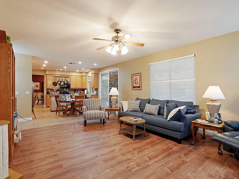 549 Glenbriar Cir — Photo 10
