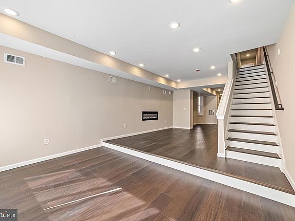 4th image of 4707 Sansom St
