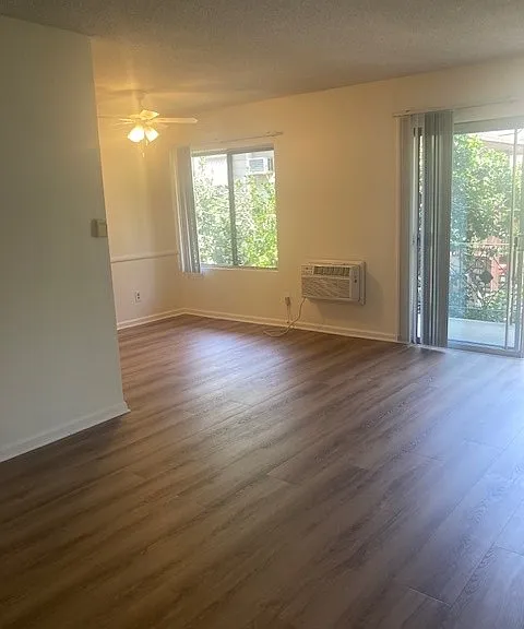 1677 N Lake Ave #10 — Photo 6