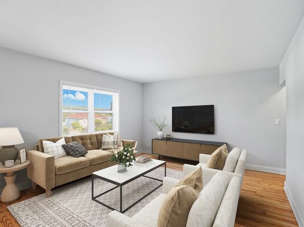 156 E Pulaski Rd #16D