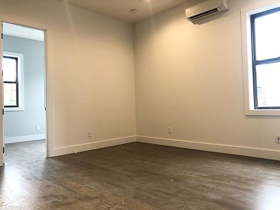 3rd image of 644 Lorimer St #201