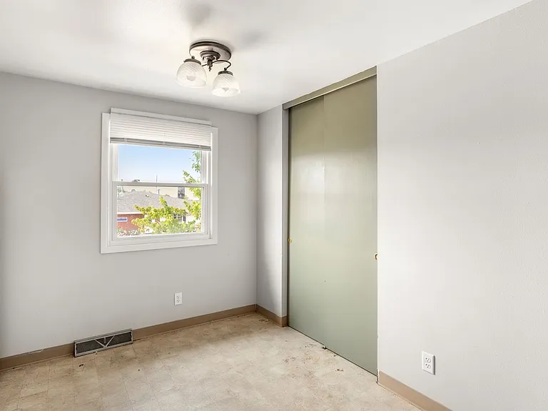 917 Byrd Ave — Photo 2