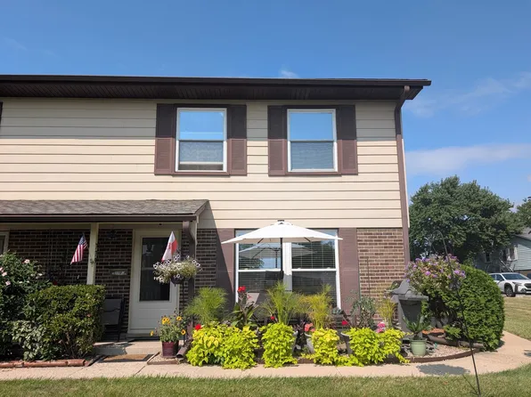 779 Pahl Rd Unit 779, Elk Grove Village, IL 60007