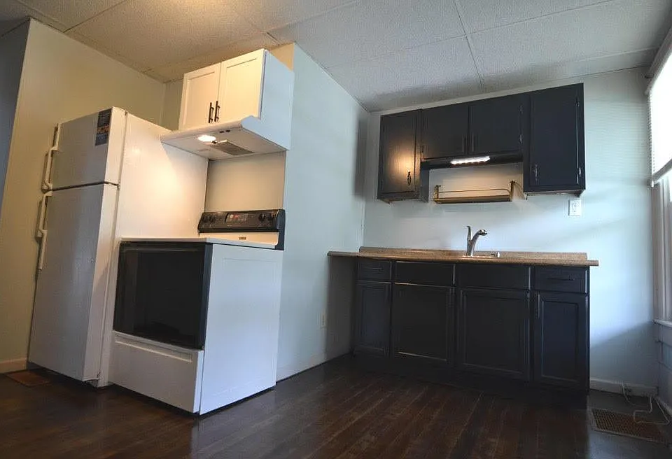 First floor kitchen 1