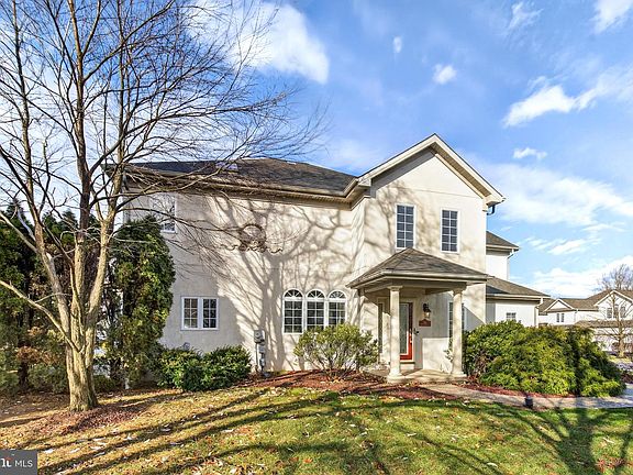 3rd image of 701 Woodfield Dr