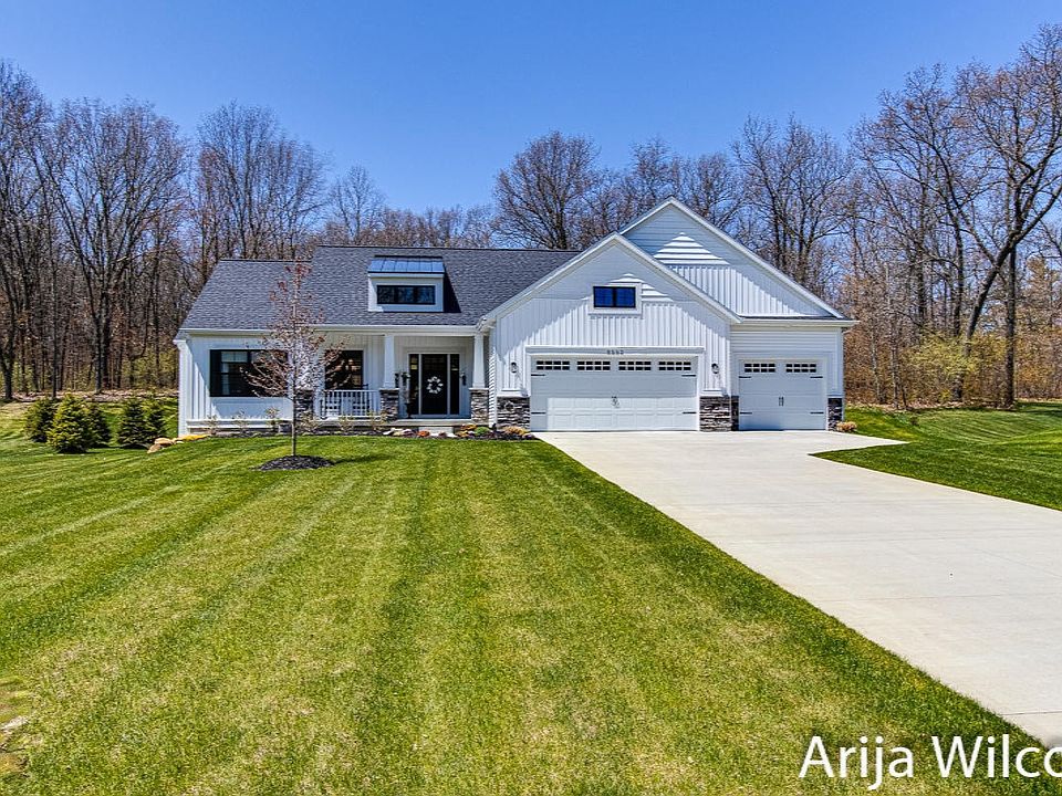 1st image of 8563 Camelot Dr NE