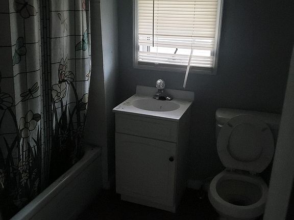 4th image of 671 W Lexington Ave APT B