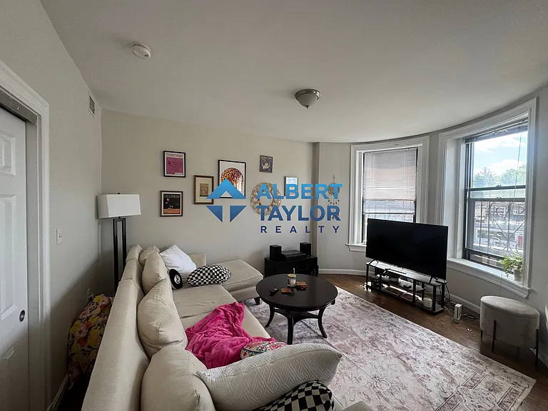1942 Beacon St #1 — Photo 16