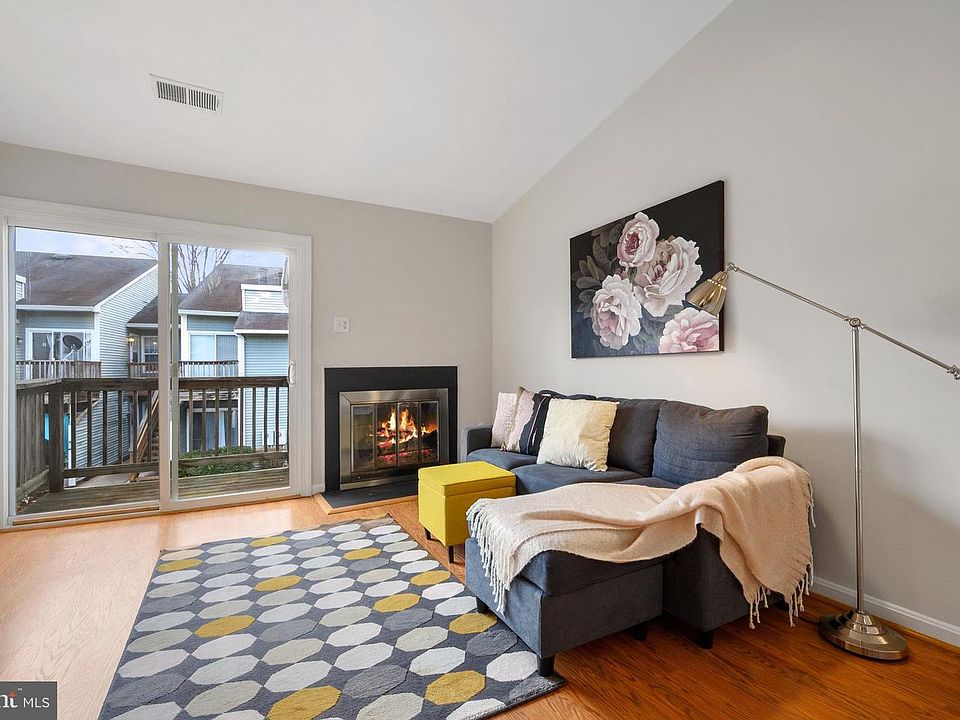 1st image of 8616C Beekman Pl #16C