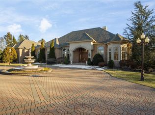 3 Meadow Rd, Lincoln, RI 02865