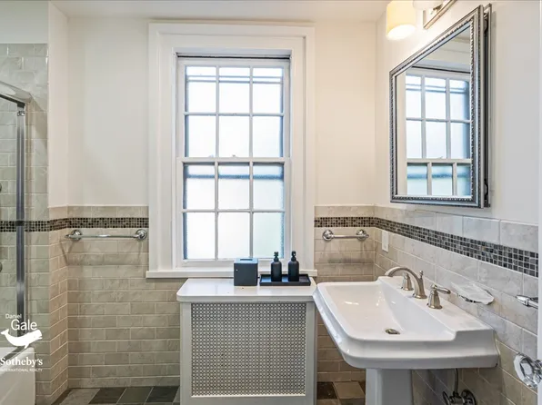 116-33 Union Turnpike image 22 of 40