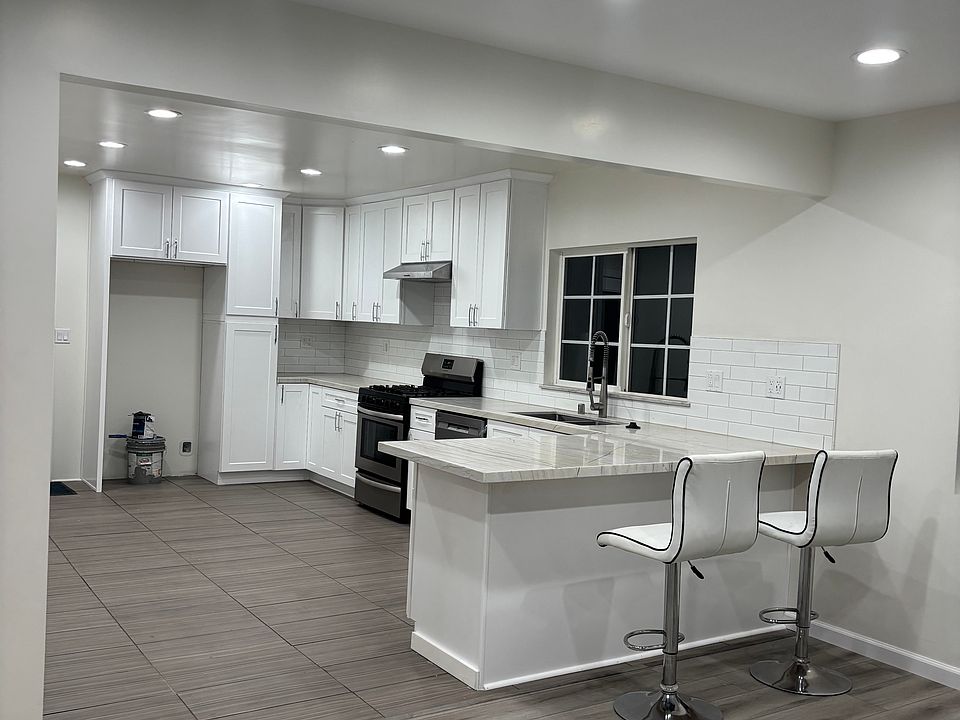 1st image of 6422 Mammoth Ave #A